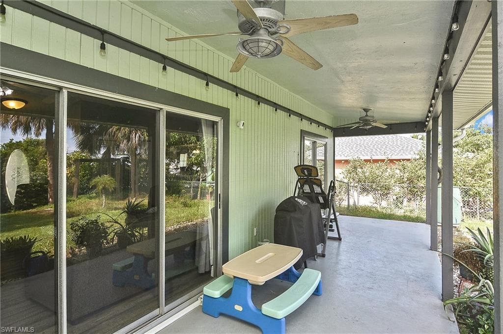 125 27th Ter, Cape Coral, FL 33904-36