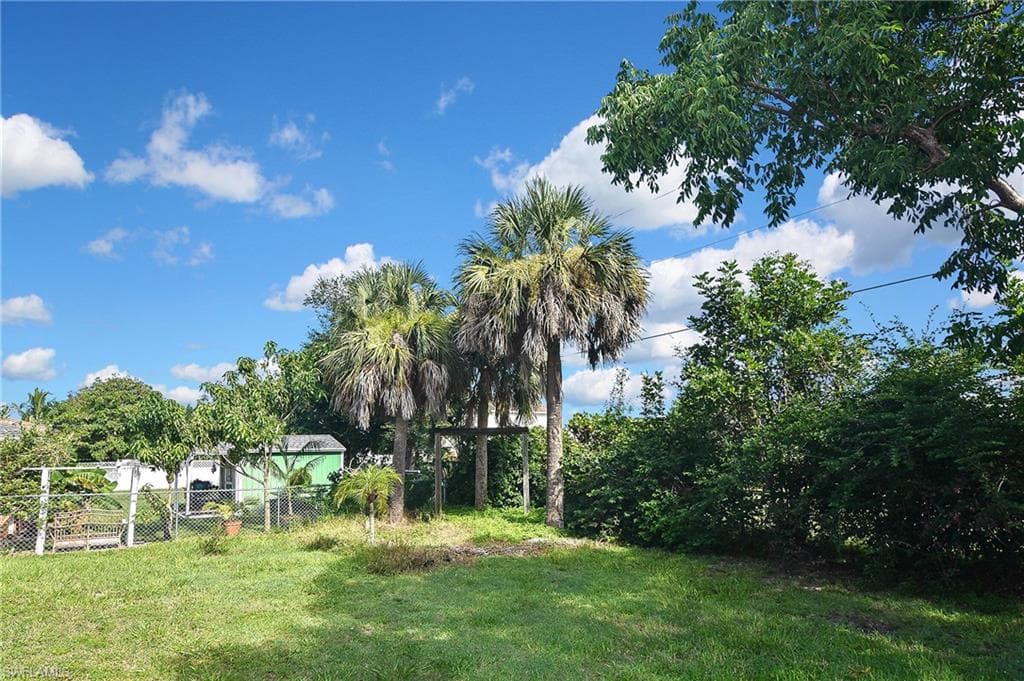 125 27th Ter, Cape Coral, FL 33904-42