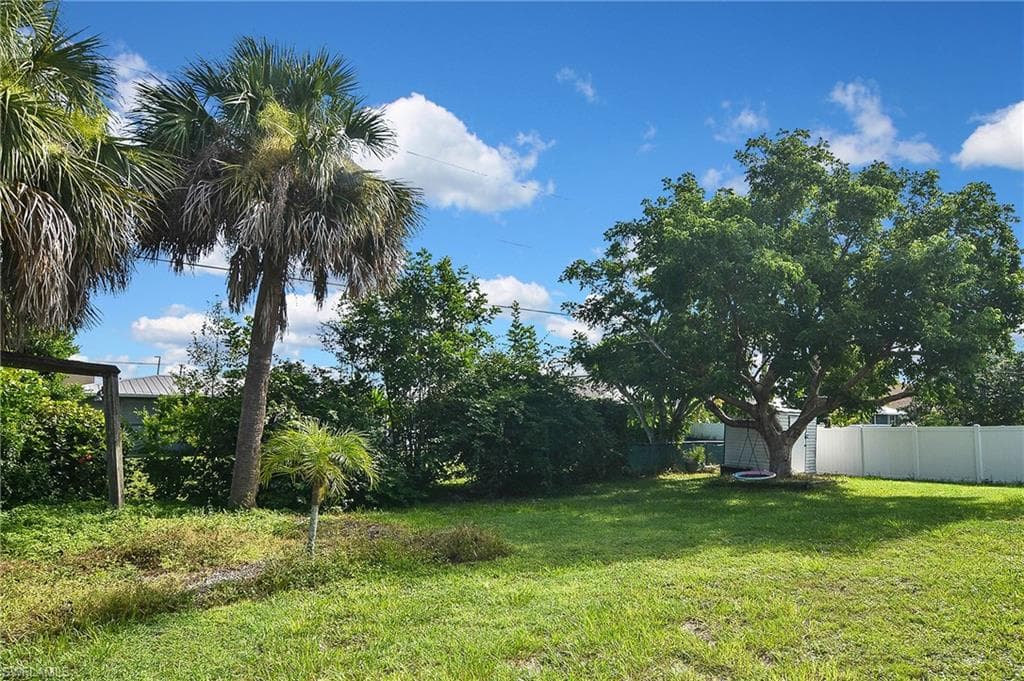 125 27th Ter, Cape Coral, FL 33904-46
