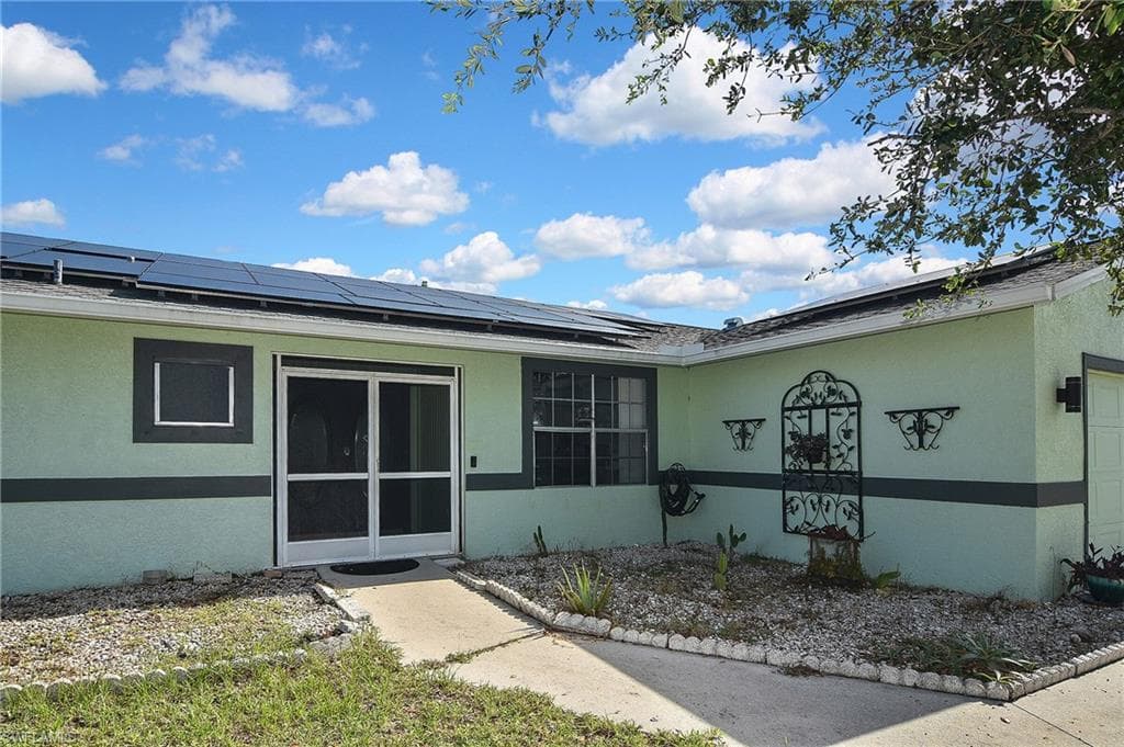 125 27th Ter, Cape Coral, FL 33904-6