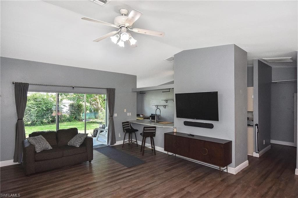 125 27th Ter, Cape Coral, FL 33904-7