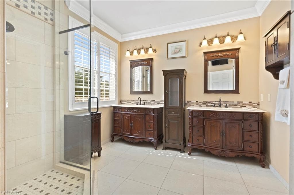 1289 Barrigona Ct, Naples, FL 34119-20