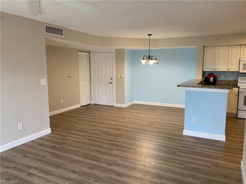 1250 Wildwood Lakes Blvd 101, Naples, FL 34104-17