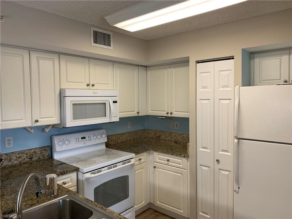 1250 Wildwood Lakes Blvd 101, Naples, FL 34104-7
