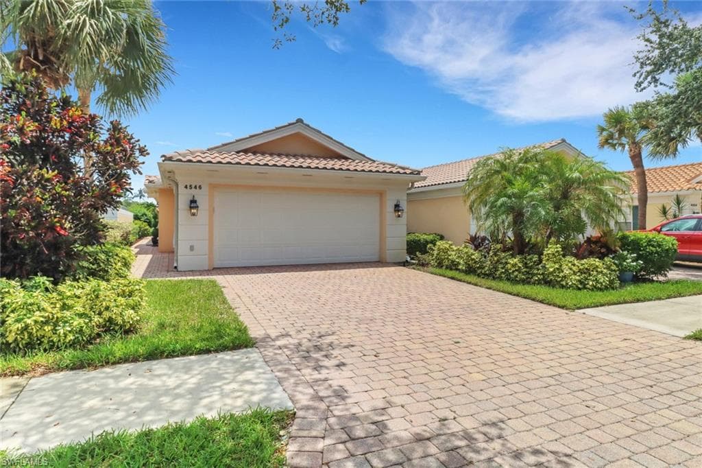 4546 Ossabaw Way, Naples, FL 34119-1
