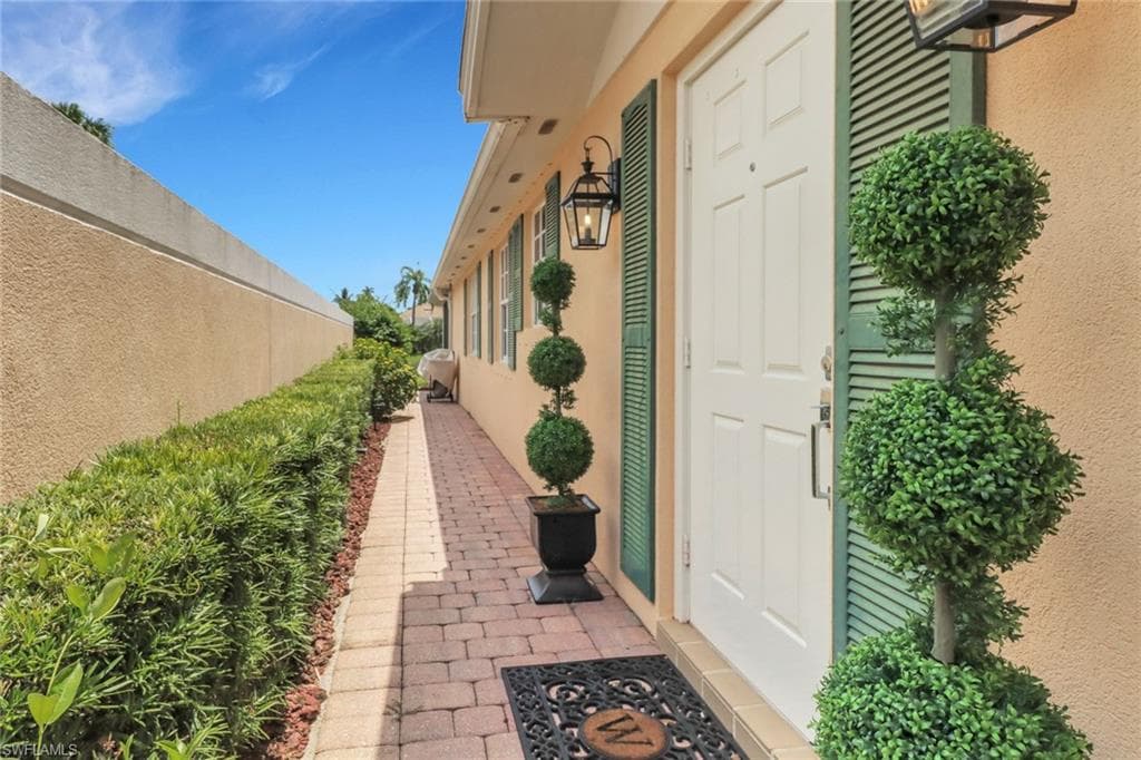 4546 Ossabaw Way, Naples, FL 34119-4