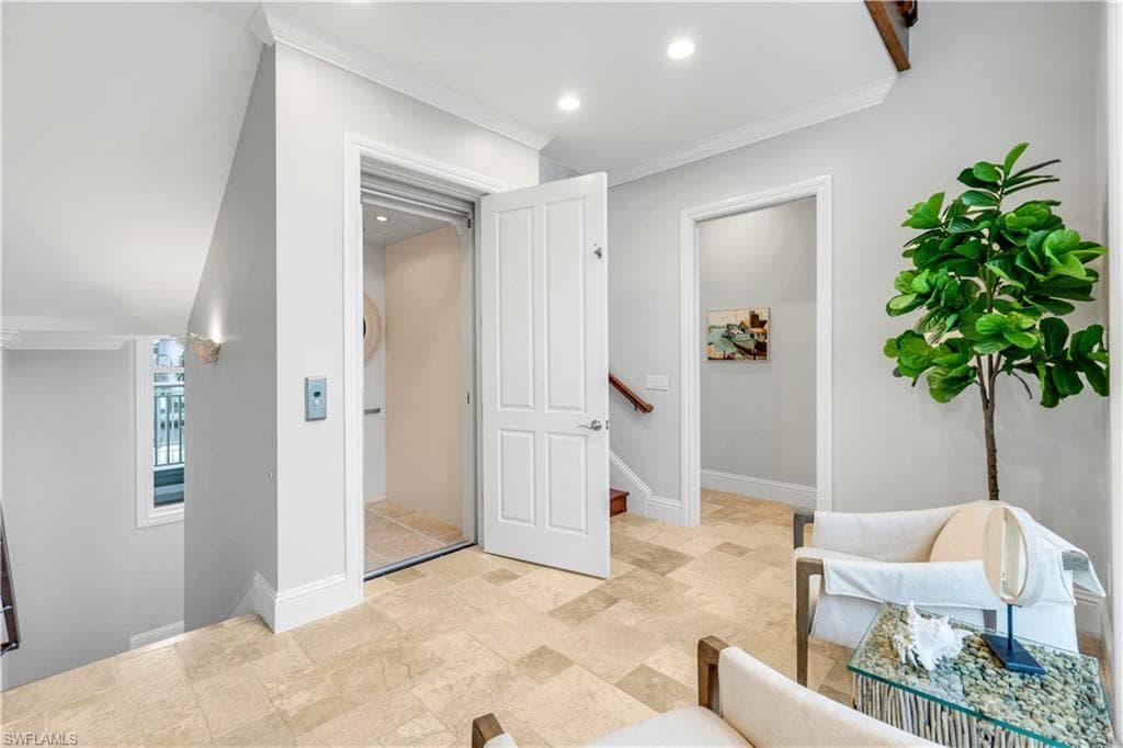 273 Egret Ave, Naples, FL 34108-25