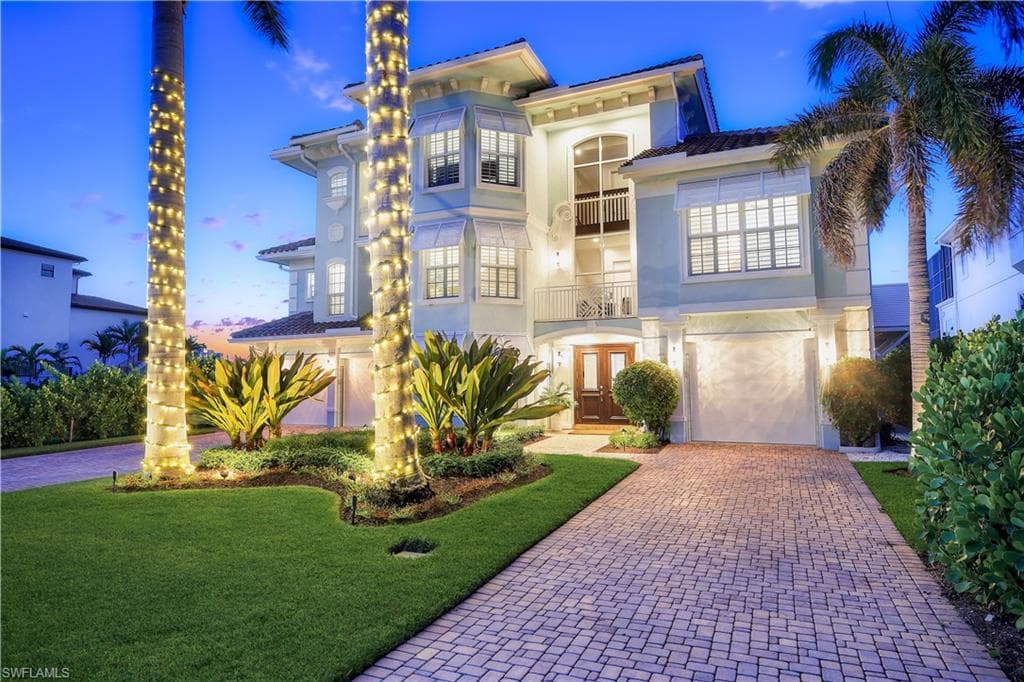 273 Egret Ave, Naples, FL 34108-2