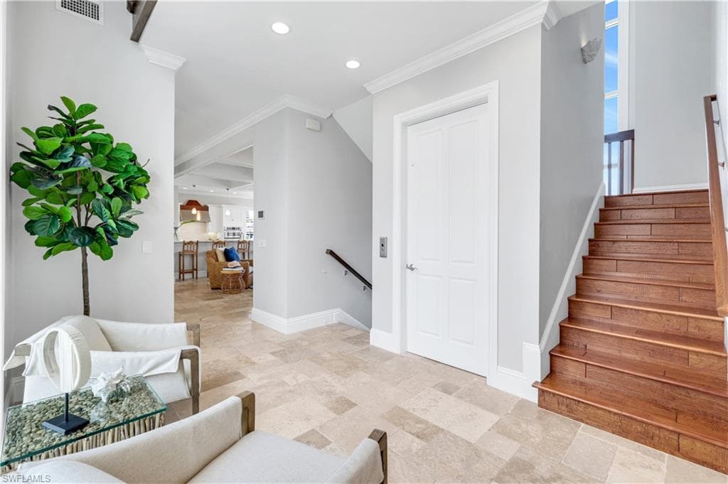 273 Egret Ave, Naples, FL 34108-6