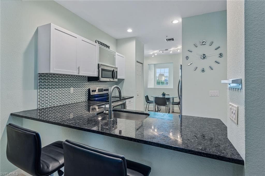 8305 Whisper Trace Way 202, Naples, FL 34114-9