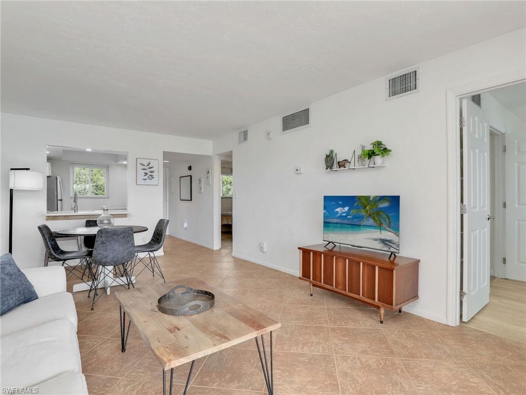 1004 Manatee Rd H202, Naples, FL 34114-10