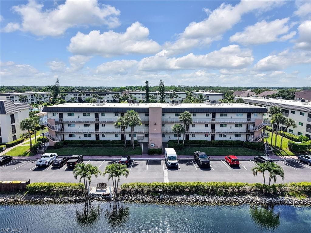 1004 Manatee Rd H202, Naples, FL 34114-25