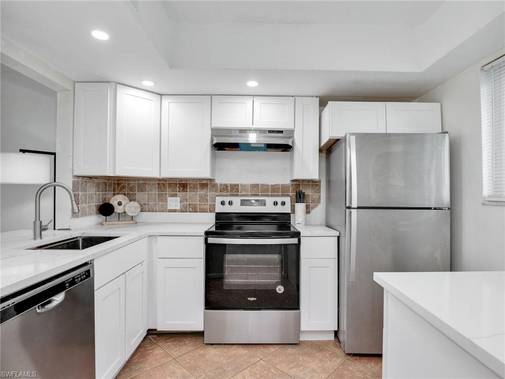 1004 Manatee Rd H202, Naples, FL 34114-4