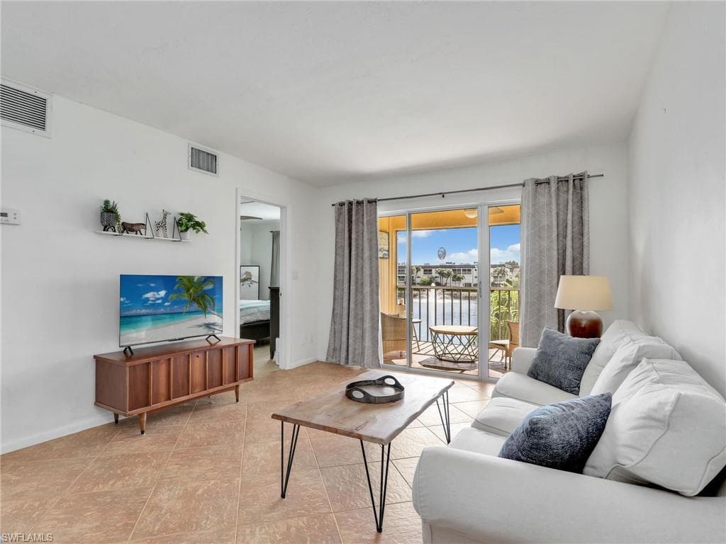 1004 Manatee Rd H202, Naples, FL 34114-8