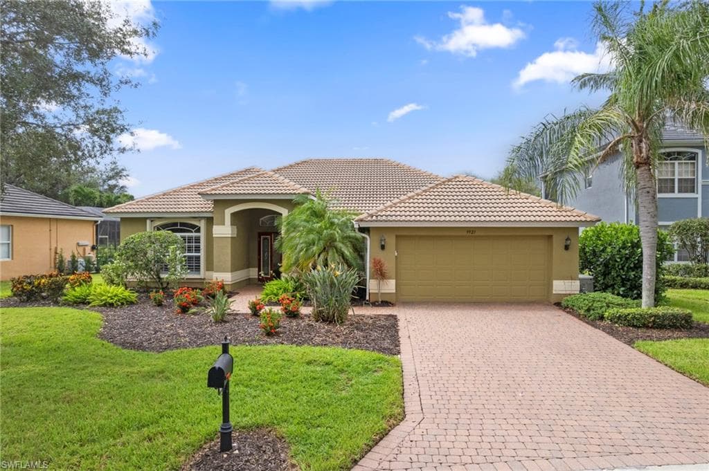 9921 Rookery Cir, Estero, FL 33928-1