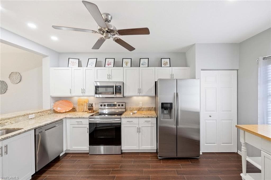 9060 Michael Cir 4-407, Naples, FL 34113-9