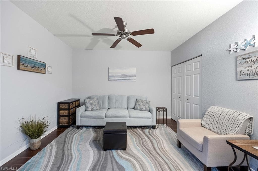 9060 Michael Cir 4-407, Naples, FL 34113-19