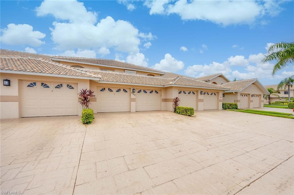9060 Michael Cir 4-407, Naples, FL 34113-22