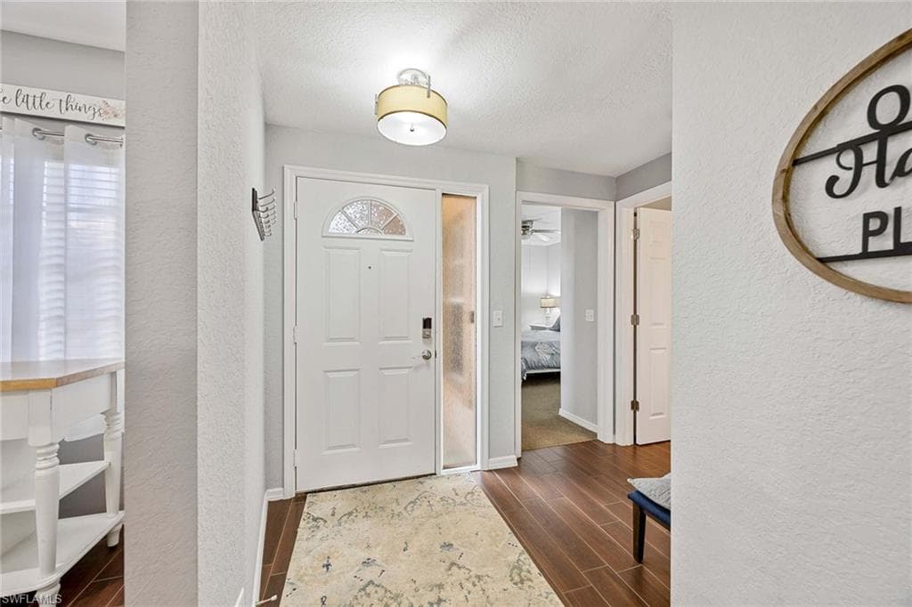 9060 Michael Cir 4-407, Naples, FL 34113-3