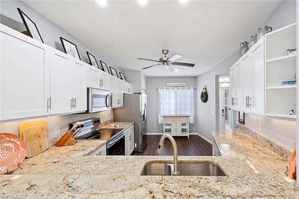 9060 Michael Cir 4-407, Naples, FL 34113-8