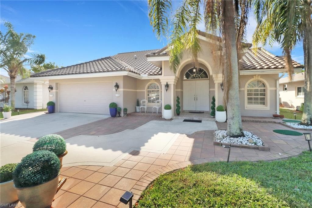 3579 Kent Dr, Naples, FL 34112-1