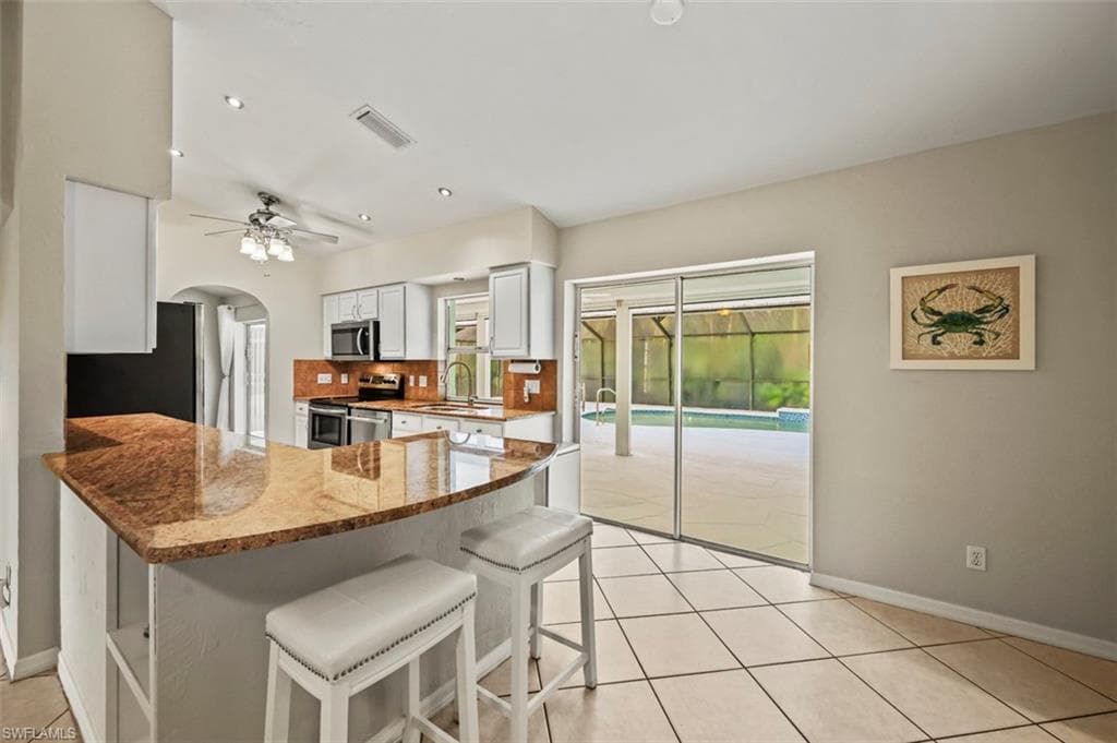 11690 Amanda Ln, Bonita Springs, FL 34135-18