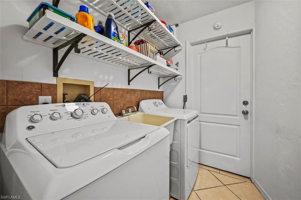11690 Amanda Ln, Bonita Springs, FL 34135-36
