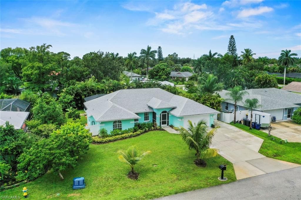 11690 Amanda Ln, Bonita Springs, FL 34135-4