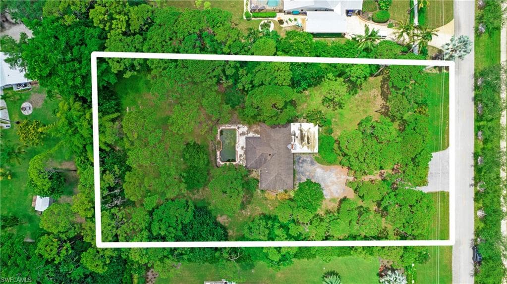 6640 Trail Blvd, Naples, FL 34108-8