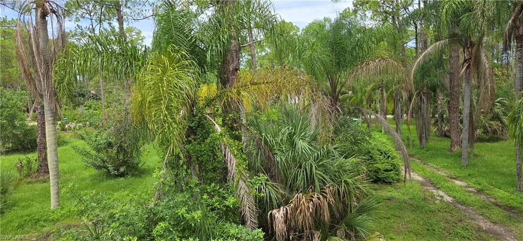 580 7th St SW, Naples, FL 34117-18