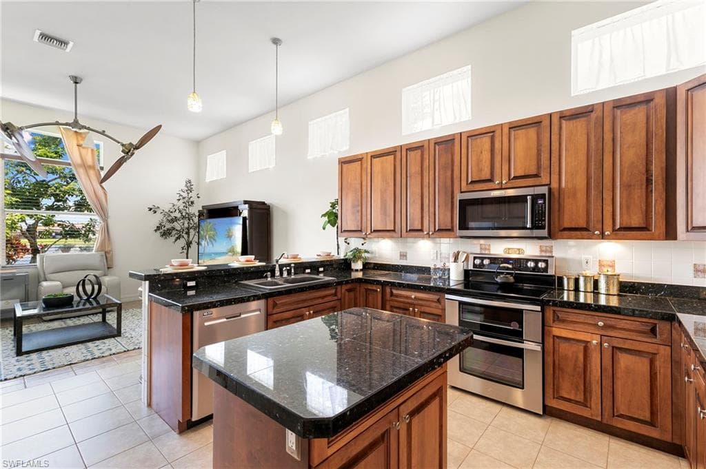 796 Grand Rapids Blvd, Naples, FL 34120-20