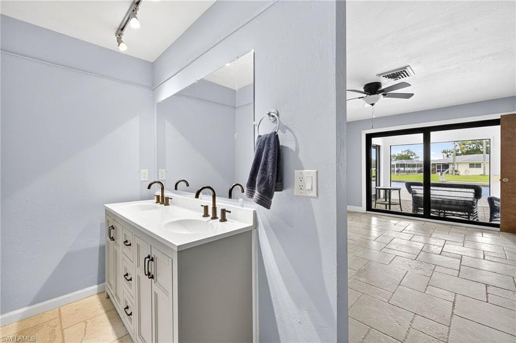 18071 Traverse Dr, Alva, FL 33920-16