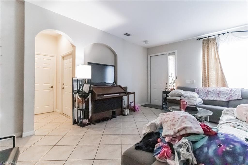 7666 Bristol Cir, Naples, FL 34120-9