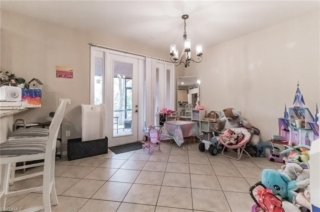 7666 Bristol Cir, Naples, FL 34120-10