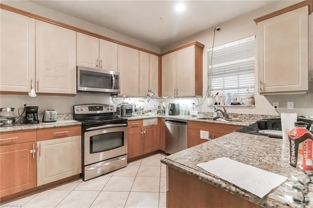 7666 Bristol Cir, Naples, FL 34120-13