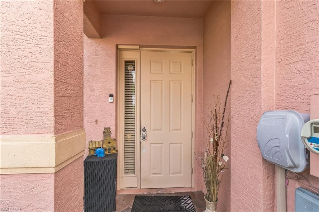 7666 Bristol Cir, Naples, FL 34120-32