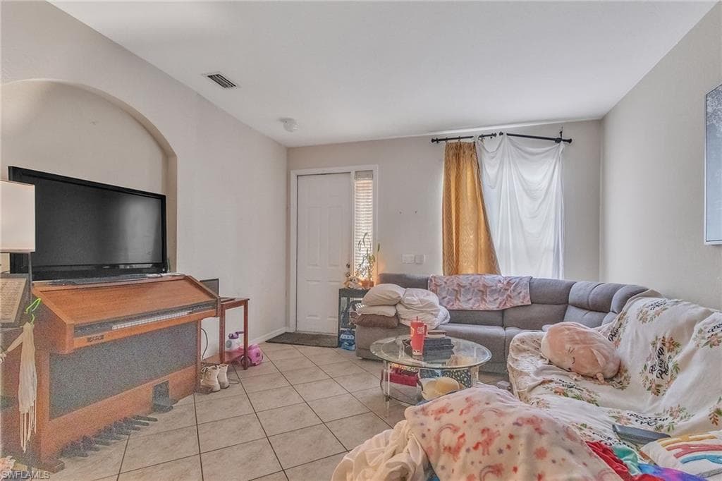 7666 Bristol Cir, Naples, FL 34120-35