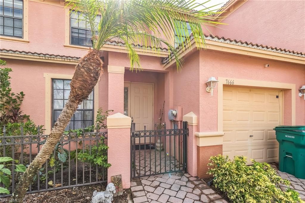 7666 Bristol Cir, Naples, FL 34120-4