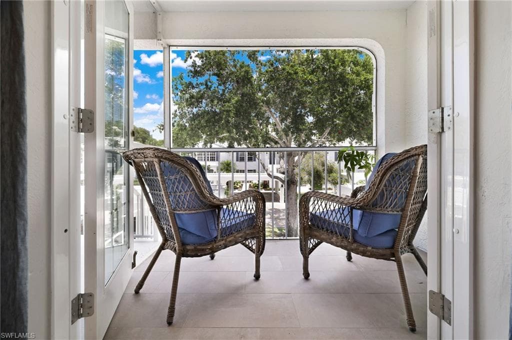 864 Tanbark Dr 203, Naples, FL 34108-9