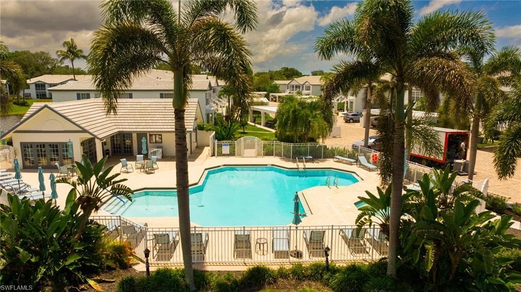 864 Tanbark Dr 203, Naples, FL 34108-19