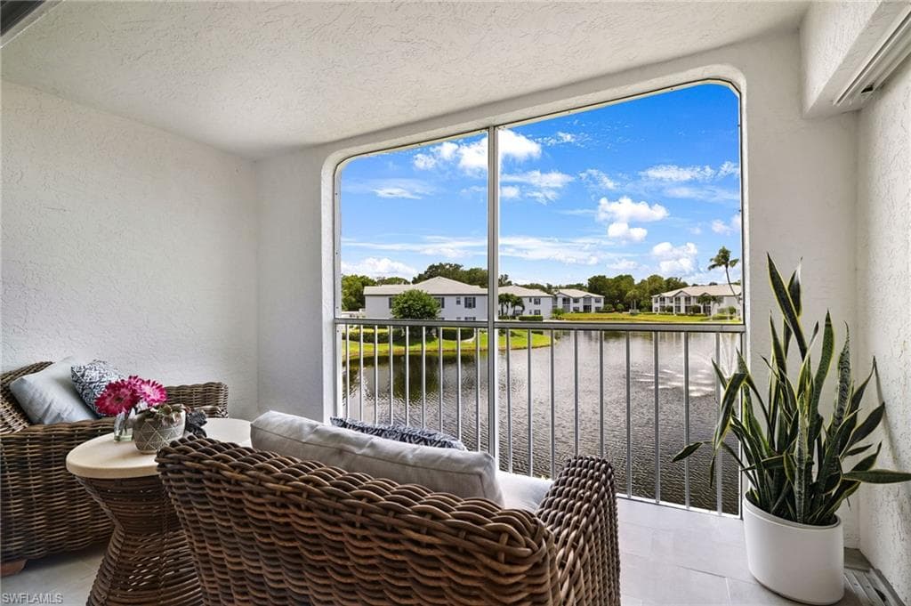864 Tanbark Dr 203, Naples, FL 34108-25