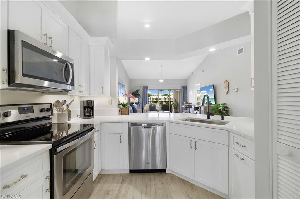 864 Tanbark Dr 203, Naples, FL 34108-6