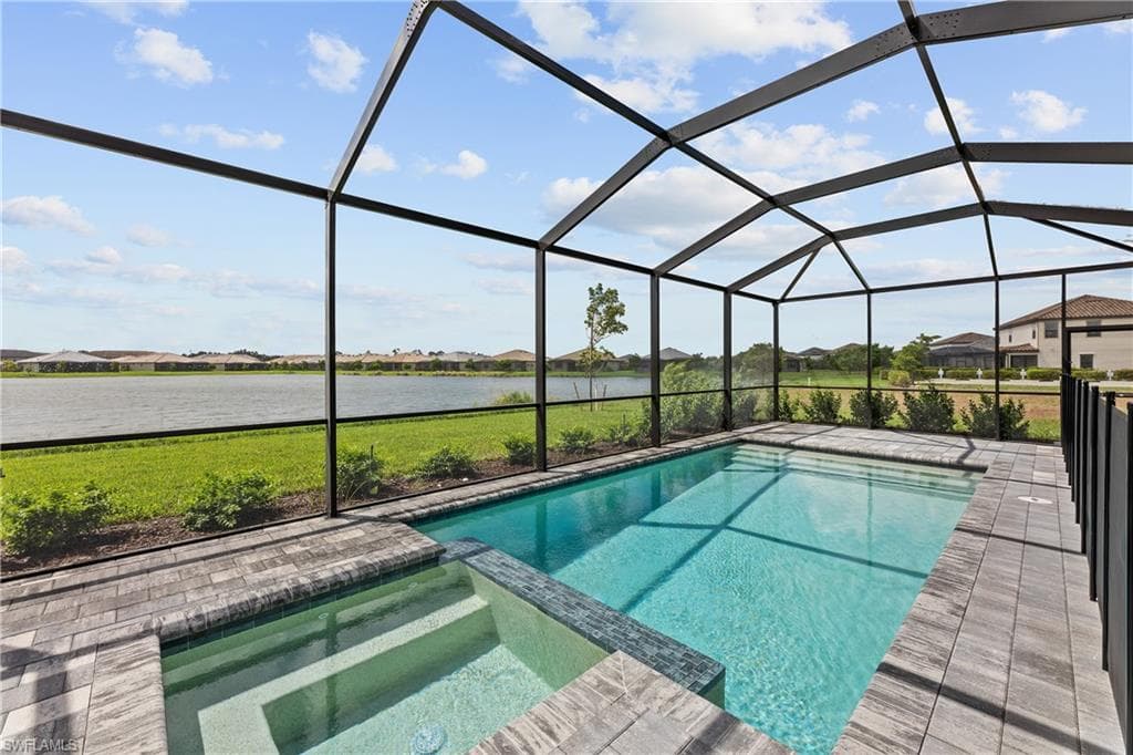 3326 1st St, Cape Coral, FL 33993-43