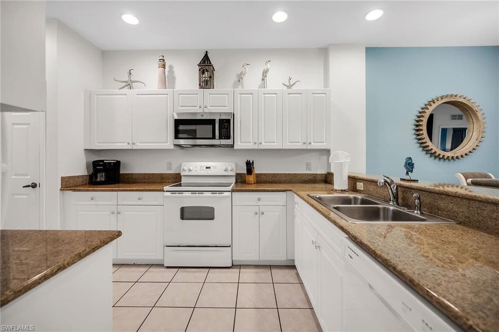 7930 Mahogany Run Ln 826, Naples, FL 34113-11