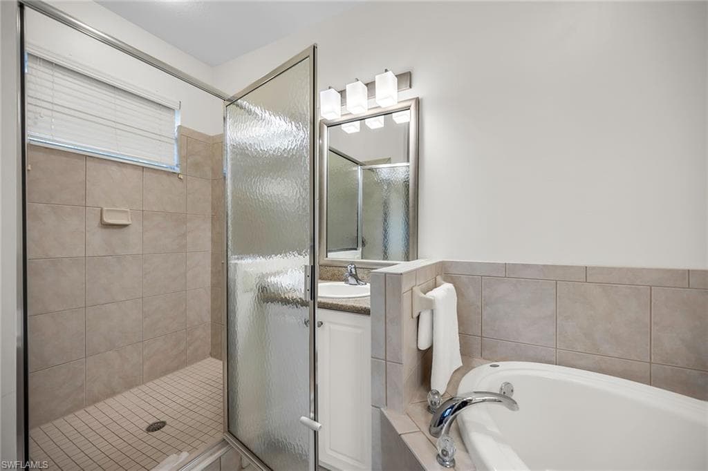 7930 Mahogany Run Ln 826, Naples, FL 34113-21