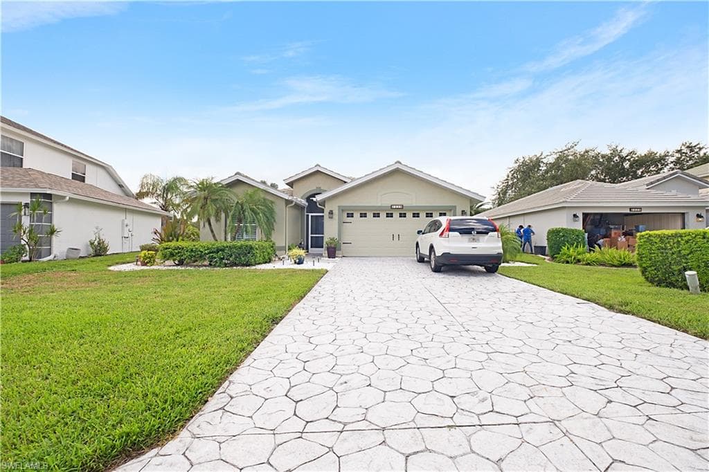2329 Heritage Greens Dr, Naples, FL 34119-2