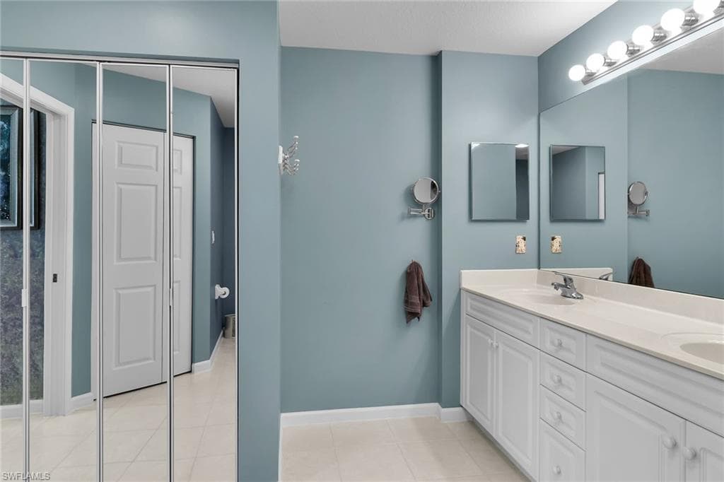 25054 Peacock Ln 102, Naples, FL 34114-17