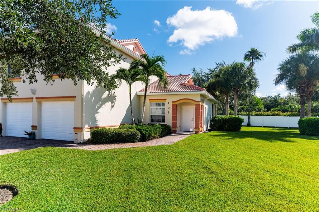 25054 Peacock Ln 102, Naples, FL 34114-1