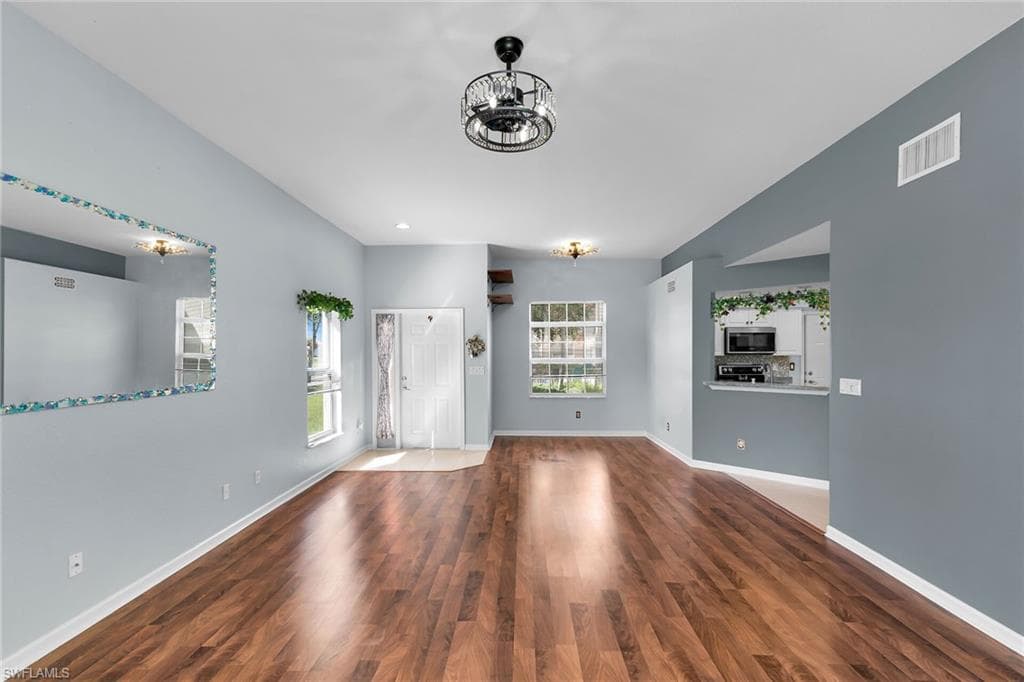 25054 Peacock Ln 102, Naples, FL 34114-8