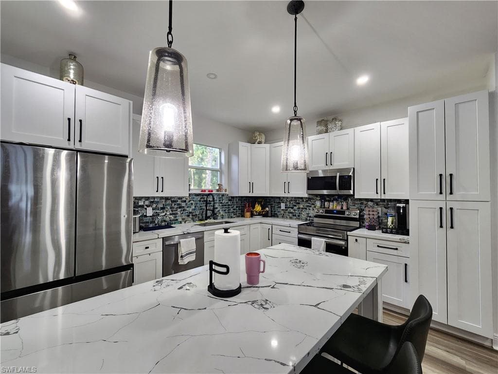 4045 34th Ave SE, Naples, FL 34117-4